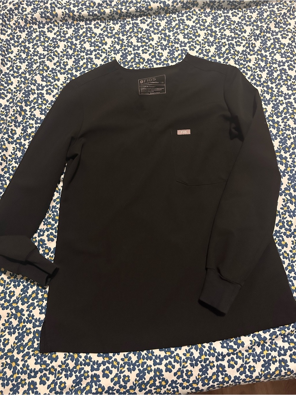 Figs Black Catarina long sleeve scrub top xs